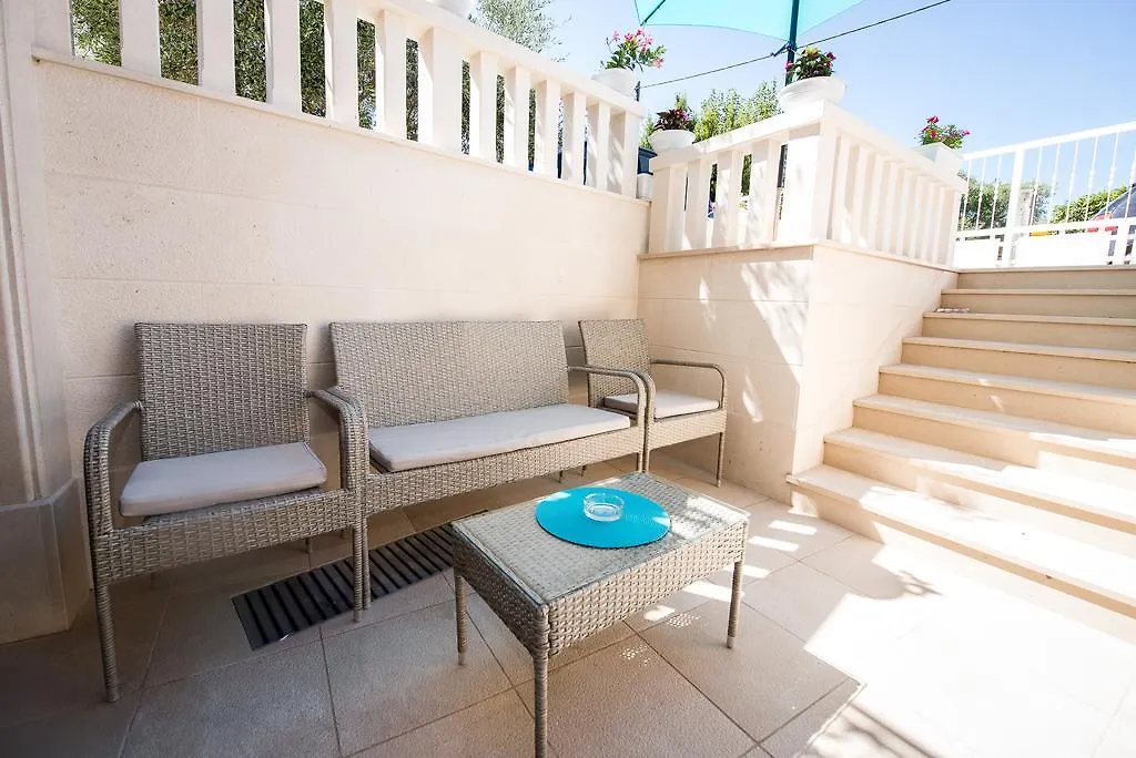 Apartment Emma Kastela Croatia